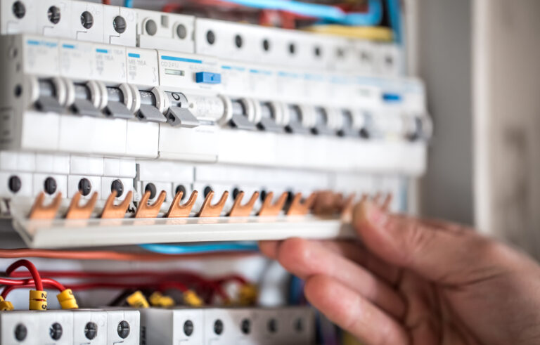 Ističe v elektrickom rozvádzači – elektrické vykurovanie